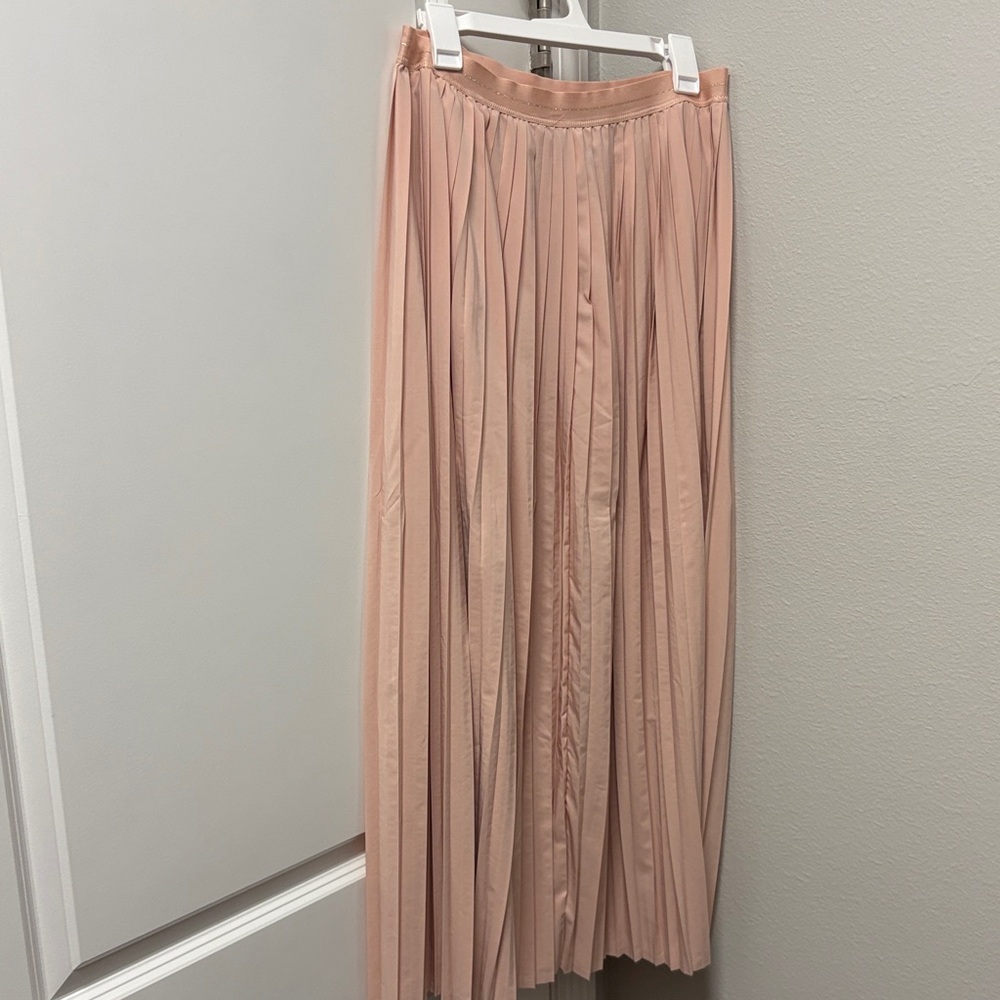 Elegant Pleated Pink Skirt